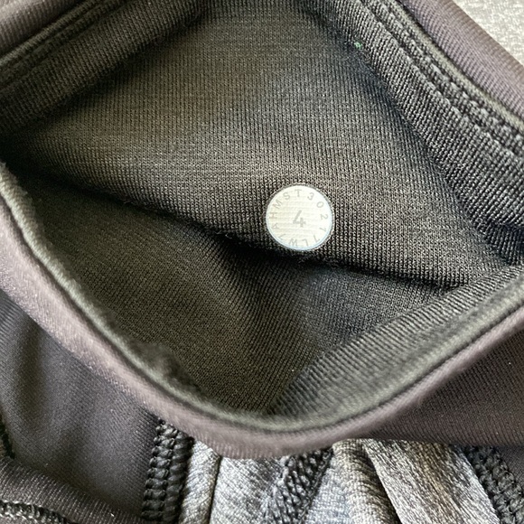 Lululemon Train Times Short *6"
Heathered Black / Black Size 4 - Picture 5 of 7